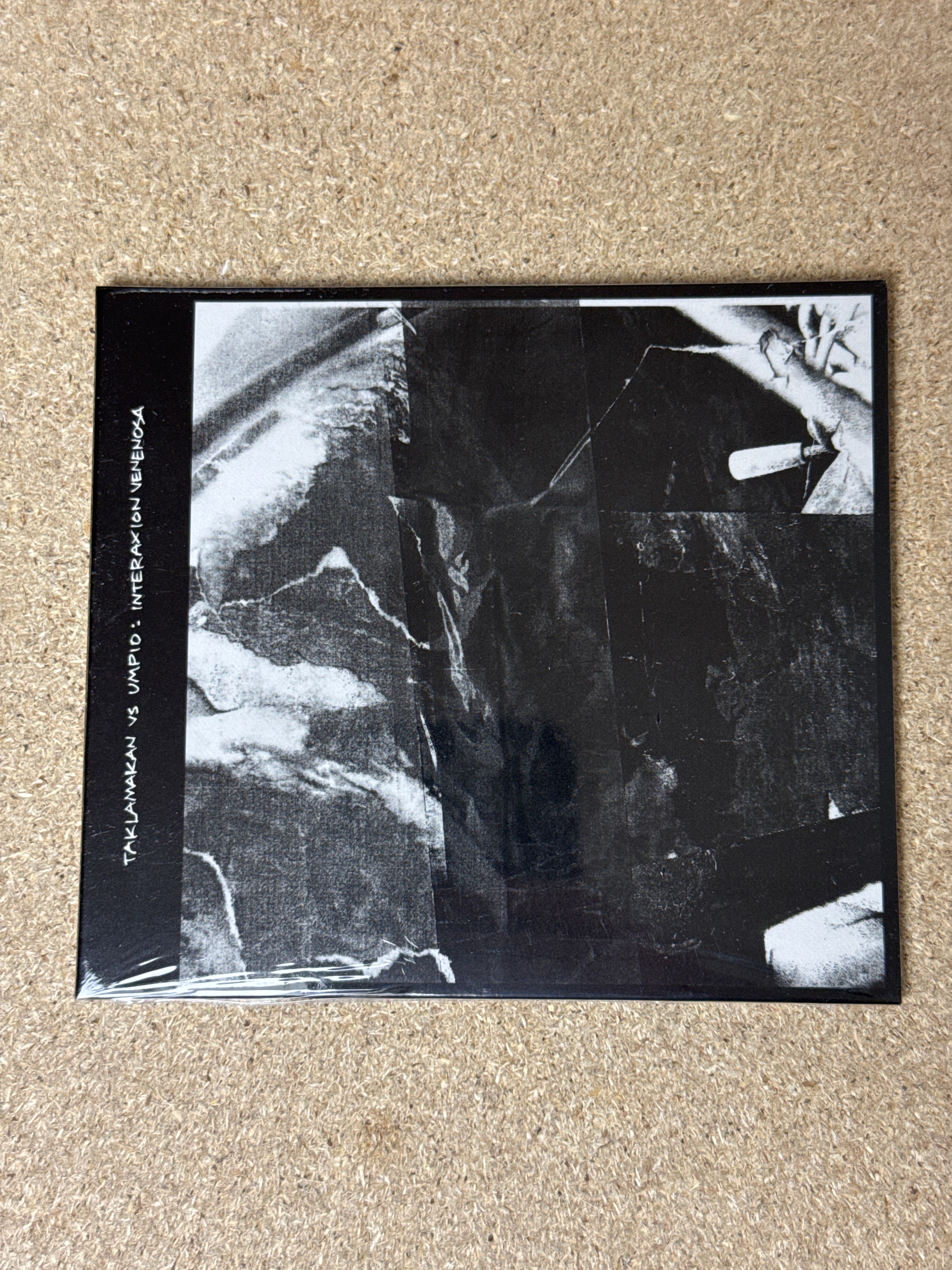 taklamakan-vs-umpio-interaxion-venenosa-cd-wcn-white-centipede-noise