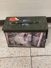 Load image into Gallery viewer, David Gilden – Texas Pillbox 16CS + T-shirt (Fusty)
