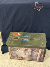 Load image into Gallery viewer, David Gilden – Texas Pillbox 16CS + T-shirt (Fusty)
